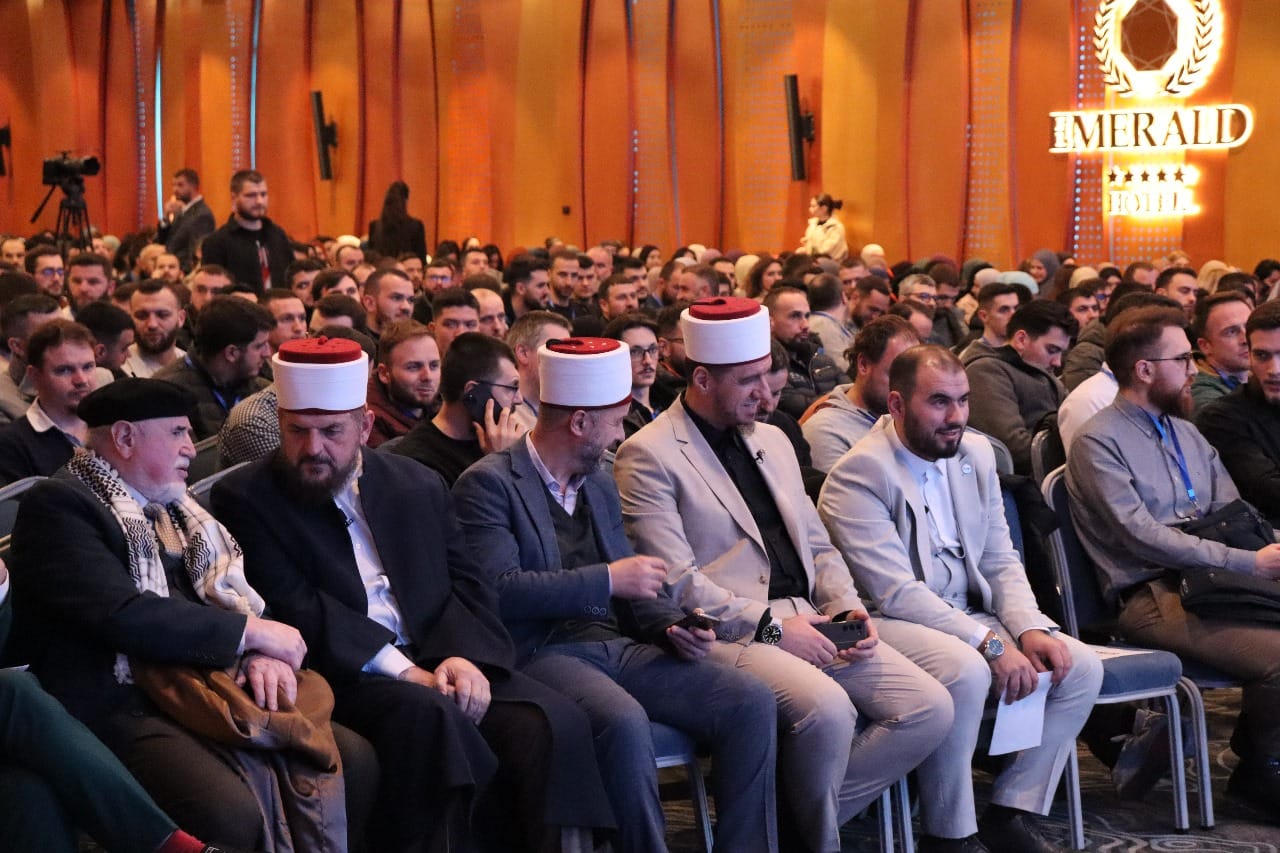 Rreshtat e parë të audiencës gjatë një eventi të Prishtina Talks